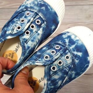 (73-2684)    Cat & Jack Toddler Rory Size 4